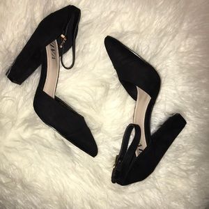 NWT black faux suede pumps